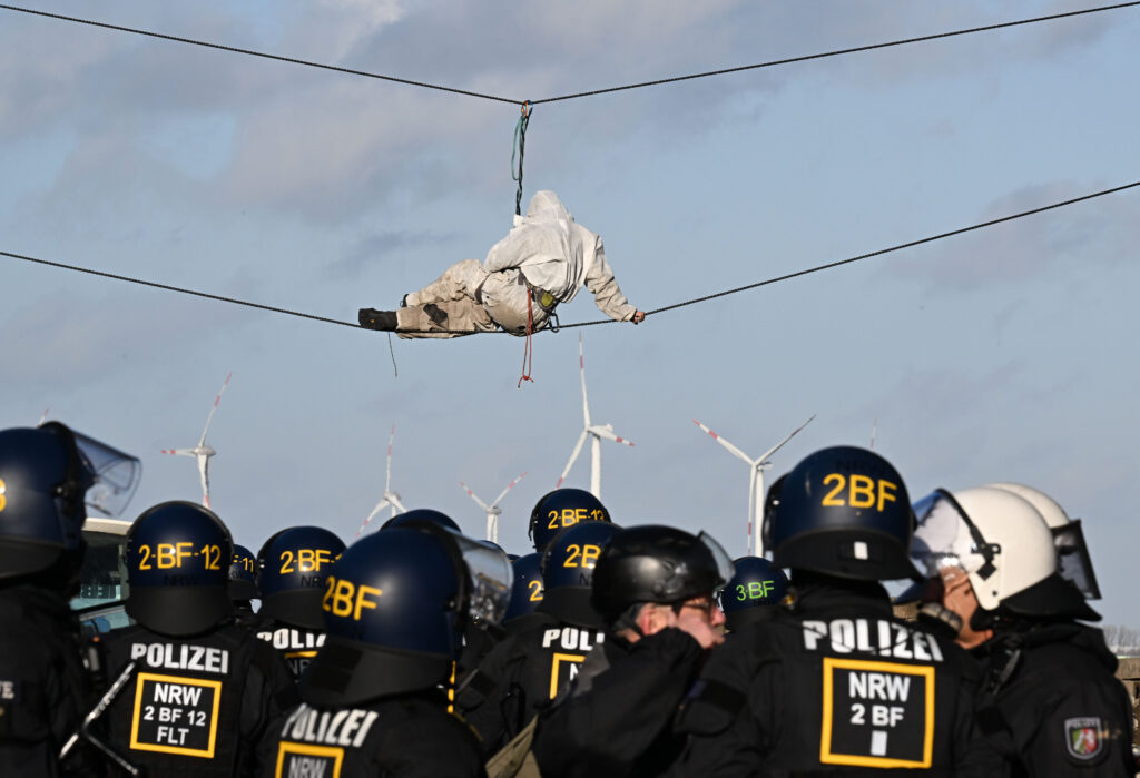 Politsei koristusaktsioon Lützerathis. Foto: Federico Gambarini / DPA / Scanpix