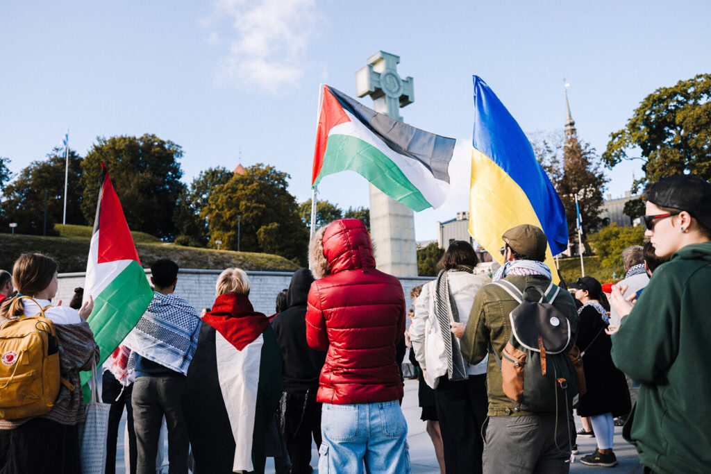 Ka Eesti avalikus ruumis on Ukraina ja Palestiina lipud kõrvuti lehvinud. Foto: Ken Mürk / ERR